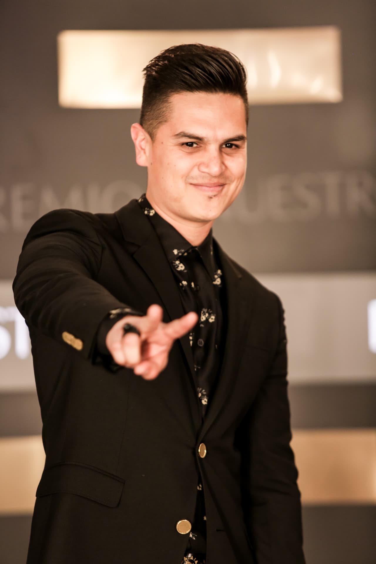 Regulo Caro, que ya nos había adelantado un poquito de cómo estaría vestido, al final se veía muy bien.