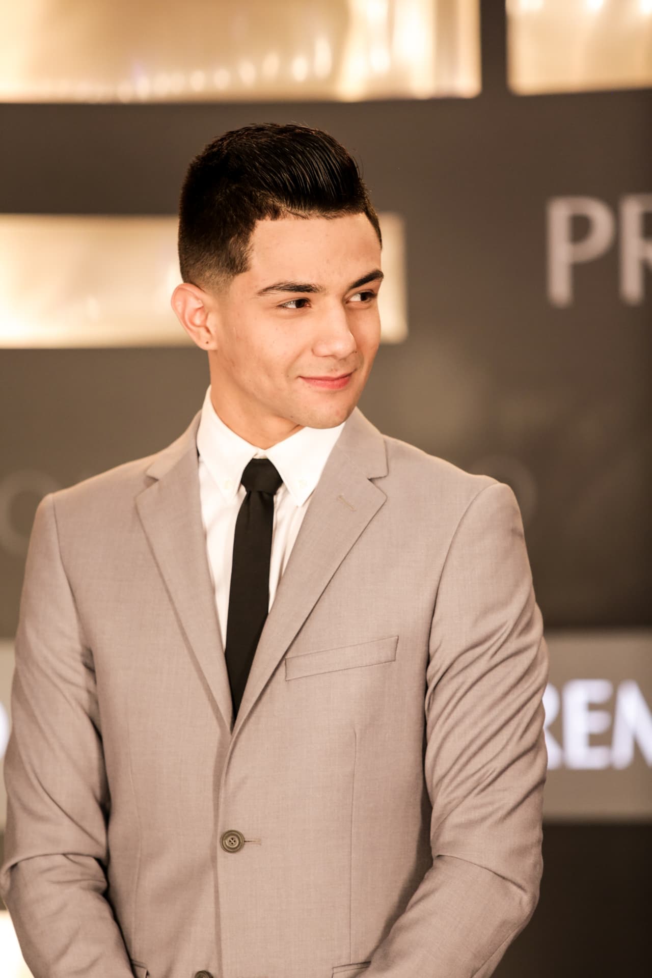 Luis Coronel, además de ser uno de los grandes ganadores de la noche, también se veía guapísimo.