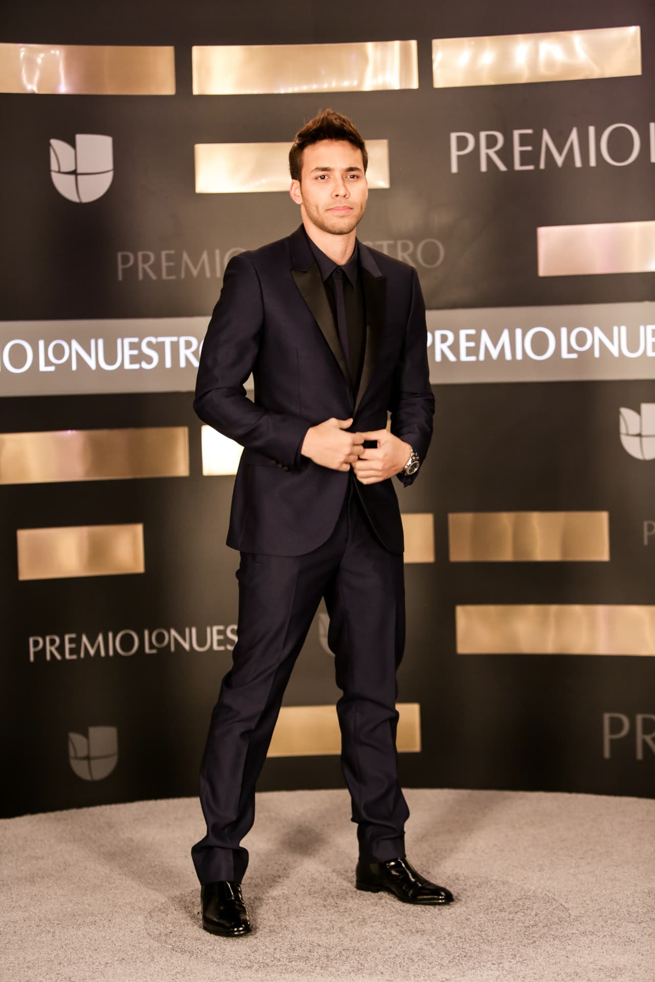 Prince es un guapo y sabe perfecto qué ponerse para verse aún más sexy.