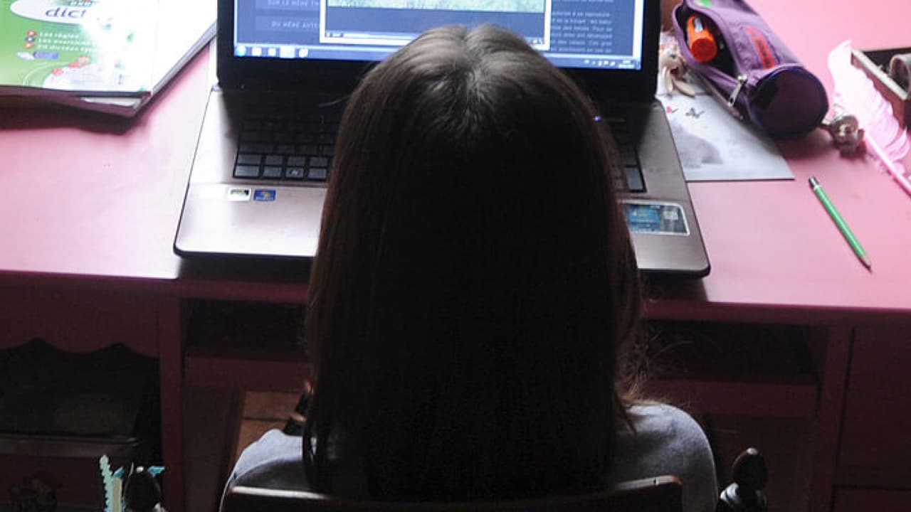 Confusión y dificultades tecnológicas son algunos de los problemas que enfrentaron los estudiantes del Distrito Escolar de Mansfield