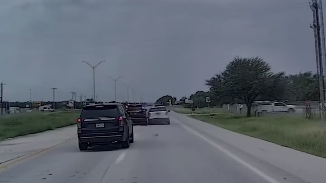 Difunden video de persecución contra hombre buscado por secuestro agravado con arma mortal en Texas