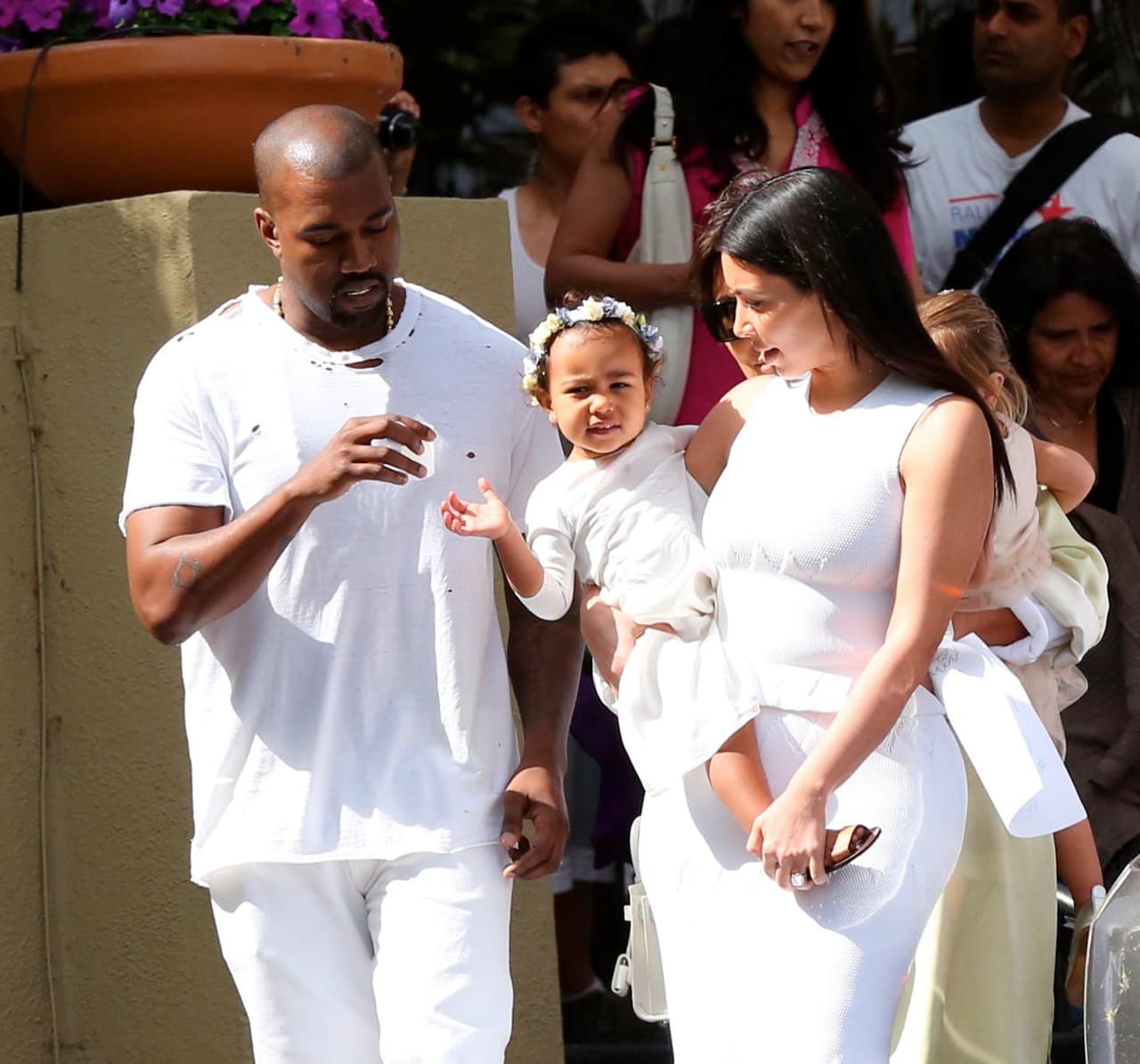 El clan Kardashian podría optar por un camping al lado del lago con burbujas por doquier para conmemorar el segundo año de vida de la bebita de la familia.