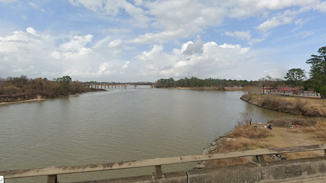Equipos de buceo recuperan el cuerpo de un hombre que saltó al río San Jacinto para rescatar a una mujer