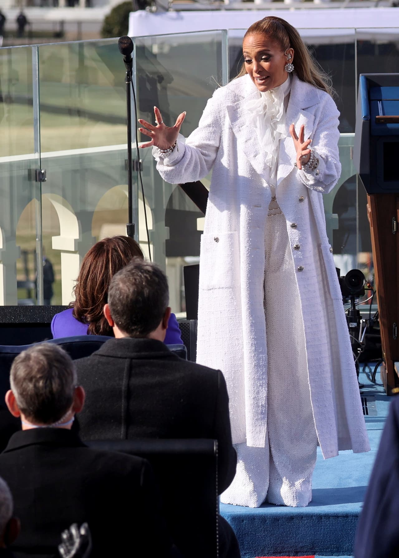 Con su actuación en el frente oeste del edificio del Capitolio, JLo se convierte oficialmente en la primera persona en presentarse en tres grandes eventos en menos de un año.