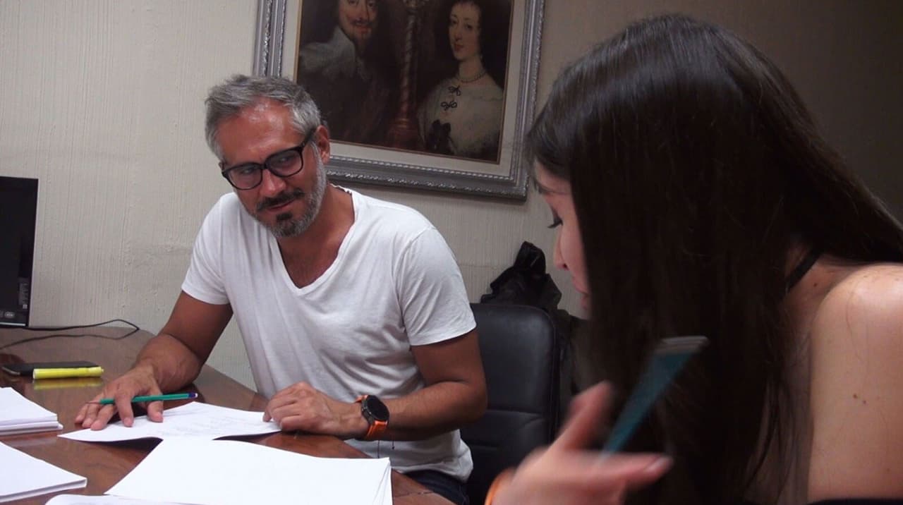 El actor compartió imágenes en Twitter de su trabajo de mesa con las directoras de escena del proyecto: "Muy contento y agradecido por interpretar a Arturo de Córdova en la #bioserieSilviaPinal #SilviaPinal @SilviaBioSerie".