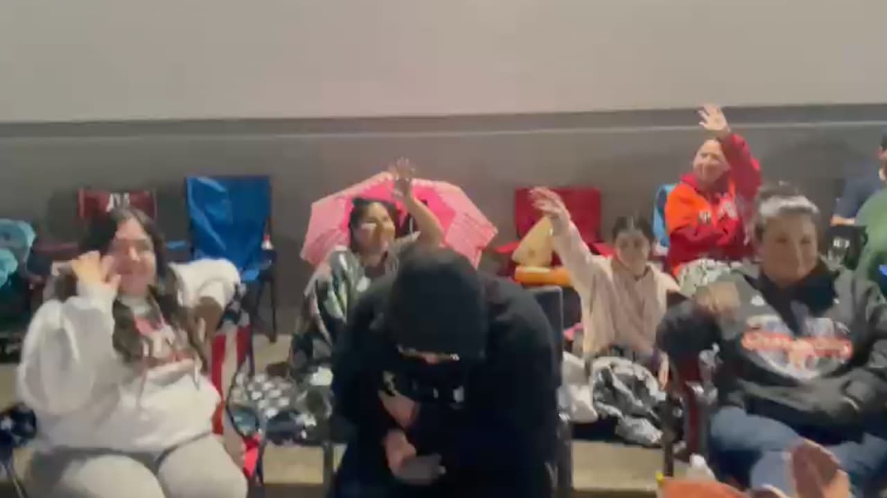 Los autógrafos se firmarán solamente mercancía autorizada.