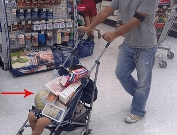 ¿Por qué agarrar un carrito en el supermercado cuando tu hija tiene carreola?