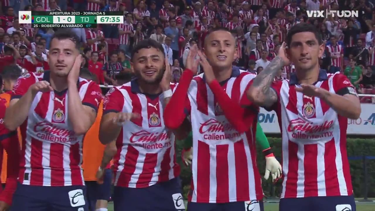¡A ritmo de LiL CaKe y Migrantes! ‘Piojo’ Alvarado monta coreografía tras su gol