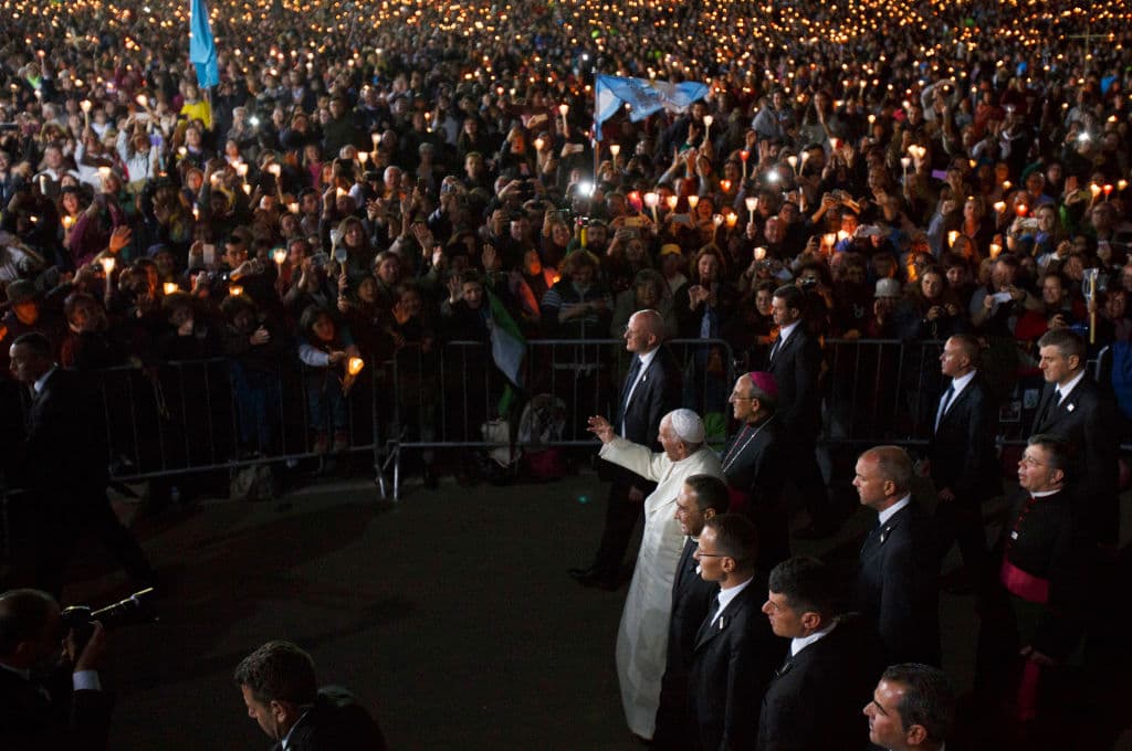 Ante cientos de miles de peregrinos en Fátima, Portugal, el papa Francisco ofició la canonización de los pastores Francisco y Jacinta Marto.