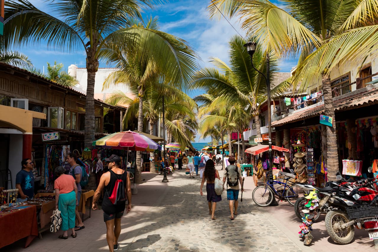 <b>Ribera Nayarit (México).</b> En esta área en la costa del Pacífico mexicano, los nuevos resorts coexisten con la próspera población local. Según la revista Condé Nast Traveler, la costa del estado de Nayarit tiene una larga historia de culturas indígenas que evolucionaron hasta convertirse en pueblos pesqueros, agrícolas y mineros con un gran auge. Y, este 2021, esta zona abrirá un puñado de nuevos resorts, según la publicación.