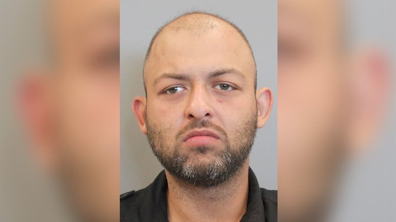 Nick Stanley, de 29 años, es conocido también como "Michael" está acusado de dos delitos de robo y de crimen organizado por la estafa a los conductores.