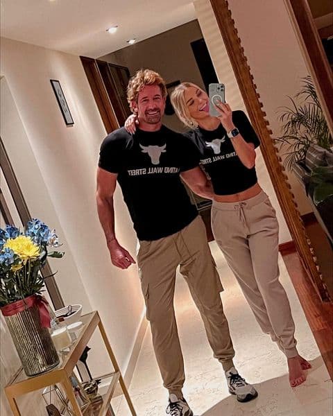 En este 2022, la diferencia es que ahora el actor ya está comprometido con 
<b>Irina Baeva. </b>
<br>
<br>