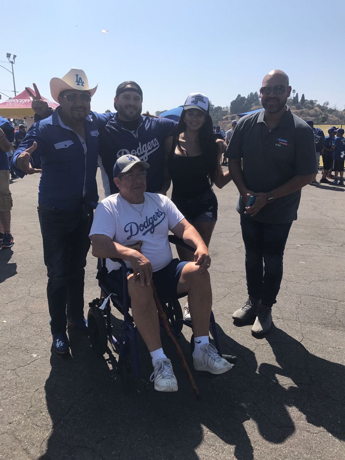 Los radioescuchas que los reconocían, se acercaban para saludarlos.