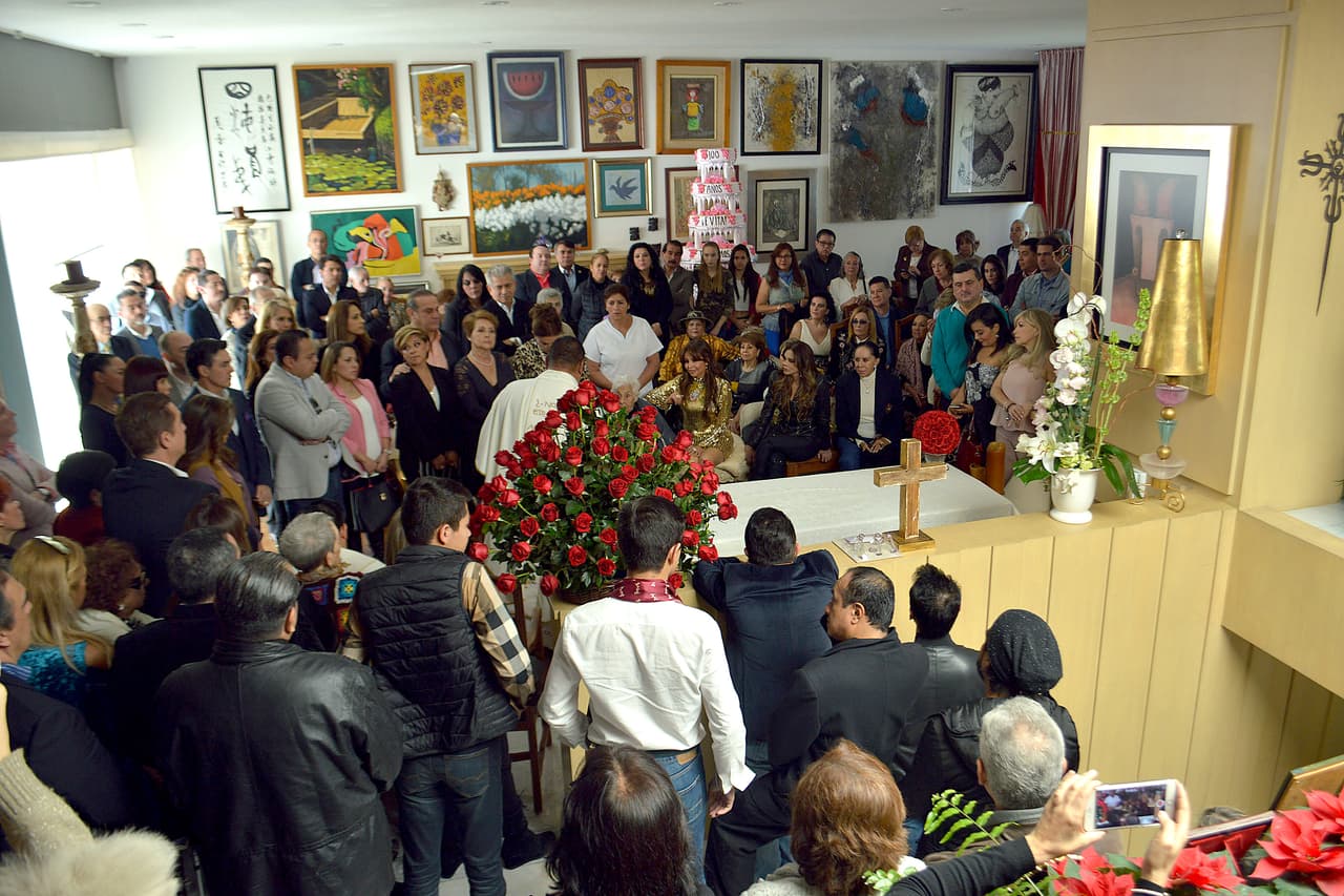 Laura Zapata organizó en su casa una misa de gracias en honor al centenario de su abuelita, en donde se dio el reencuentro que, aunque fue cordial, no dejó ver demasiada cercanía entre ambas hermanas.