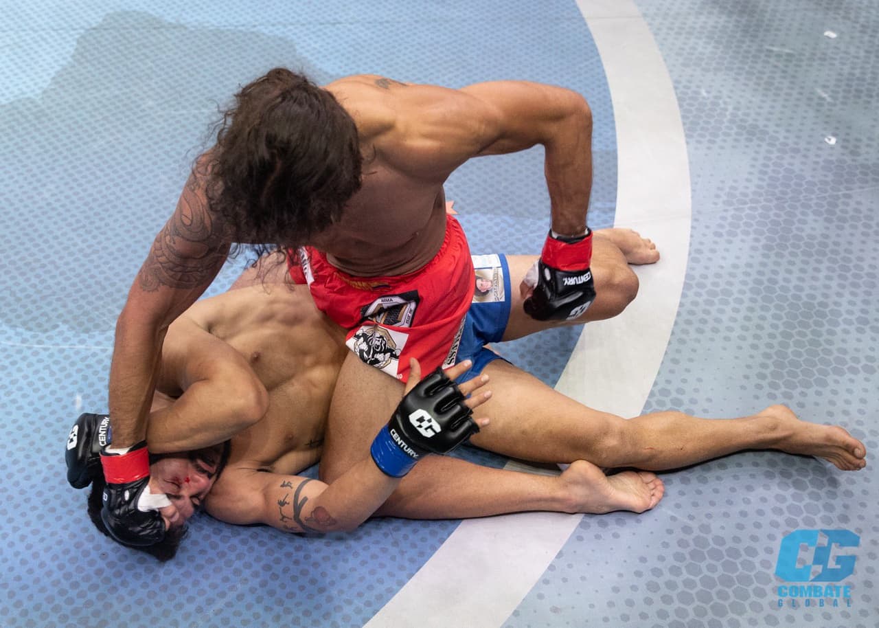 Combate Global: Javier Reyes cumple su palabra y gana por TKO