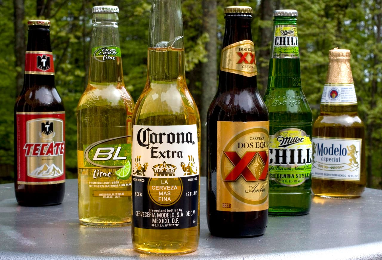 <b>Cervezas.</b> Para el proyecto de imponer el anunciado arancel de 5%, el presidente Trump ha invocado la Ley de Poderes Económicos de Emergencia Internacional.