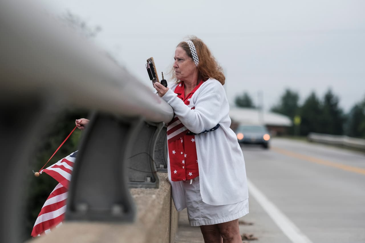 Por lo tanto, la recomendación de González para los pequeños negocios y las familias en general es “que tengan en cuenta la experiencia de la primavera. “En la primavera, una vez que se anunciaron los rescates para instituciones, para pequeños negocios, para familias, las personas tomaron decisiones que luego resultaron equivocadas, porque los fondos llegaron más tarde de lo esperado y no eran tan abundantes como se esperaba”.