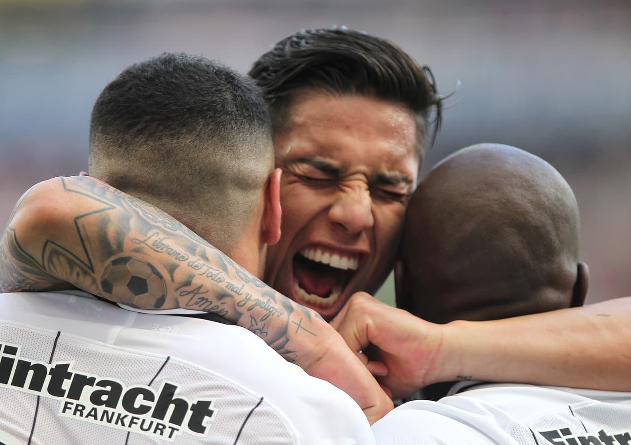 En fotos: Eintracht Frankfurt ganó con Salcedo y se acercó a zona de torneos continentales