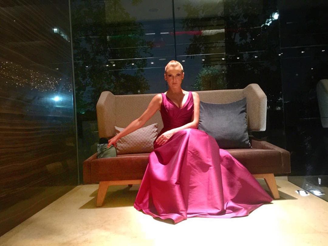 <b><a href="http://www.univision.com/temas/marjorie-de-sousa">Marjorie</a></b> sorprendió con su sorpresivo regreso con
<b><a href="http://www.univision.com/temas/julian-gil"> Julián Gil</a></b>, esto sucedió mientras grababan la telenovela 
<i>Sueño de amor</i>.