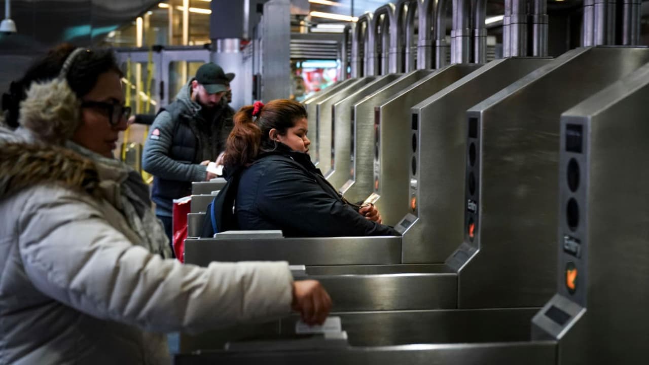 Cada dólar cuenta: Así es como puedes conseguir tu metrocard a mitad de precio en Nueva York