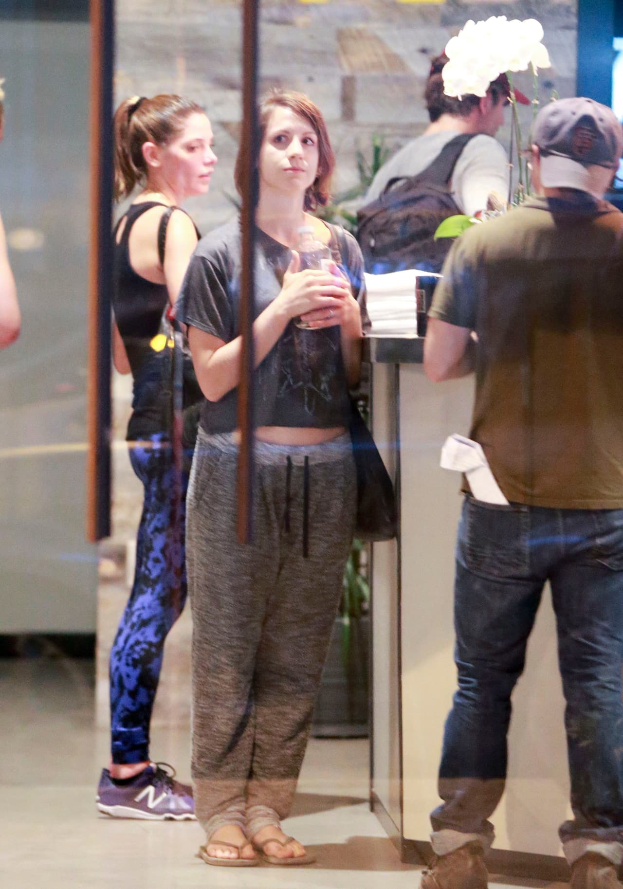 Los dos se encontraron en la entrada.