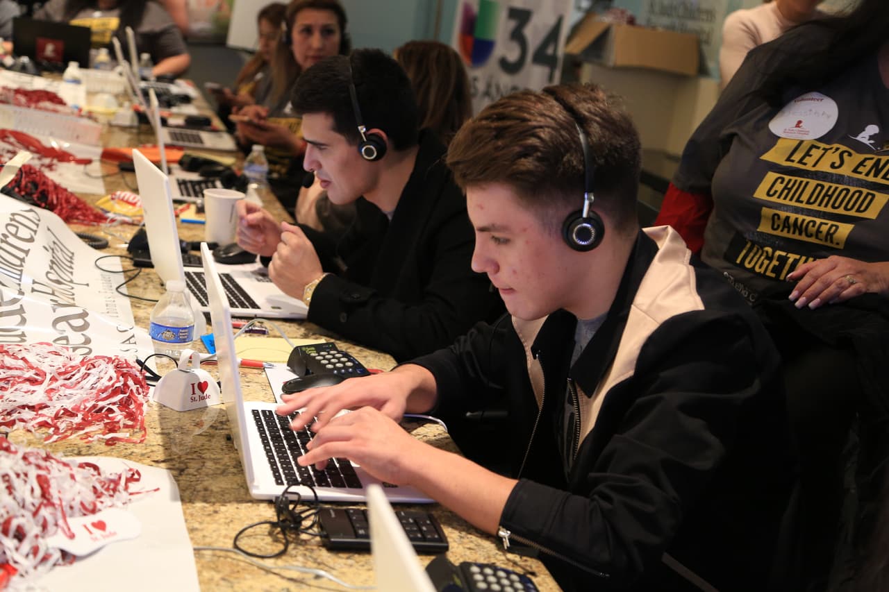 Ni más ni menos que 
<b>Adriel Favela</b> y 
<b>Jonatan Sanchez</b>.
<br>
<br>
<b>DONA AQUÍ: <a href="http://bit.ly/UnidosConStJude" target="_blank">bit.ly/UnidosConStJude</a></b>