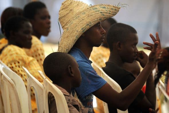Un aldeano en Kogelo, expectante por la llegada de Barack Obama.