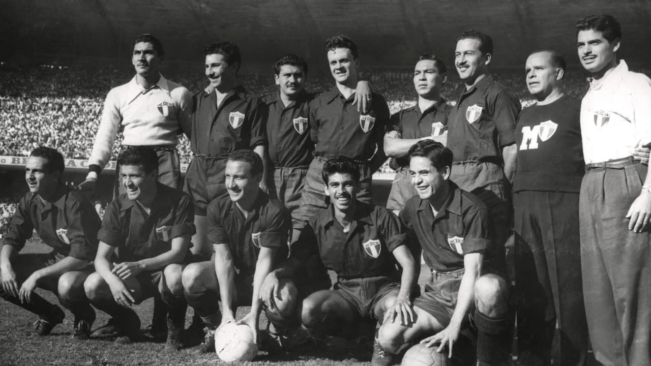 Brasil 1950Tras ausentarse de cuatro mundiales, México volvió en 1950, nuevamente con un uniforme color vinotinto. El ‘Tri’ acumuló tres derrotas contra Brasil, Yugoslavia y Suiza y no pasó de la fase de grupos.