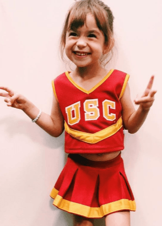 Michelle estaba encantada posando para las fotos del recuerdo.