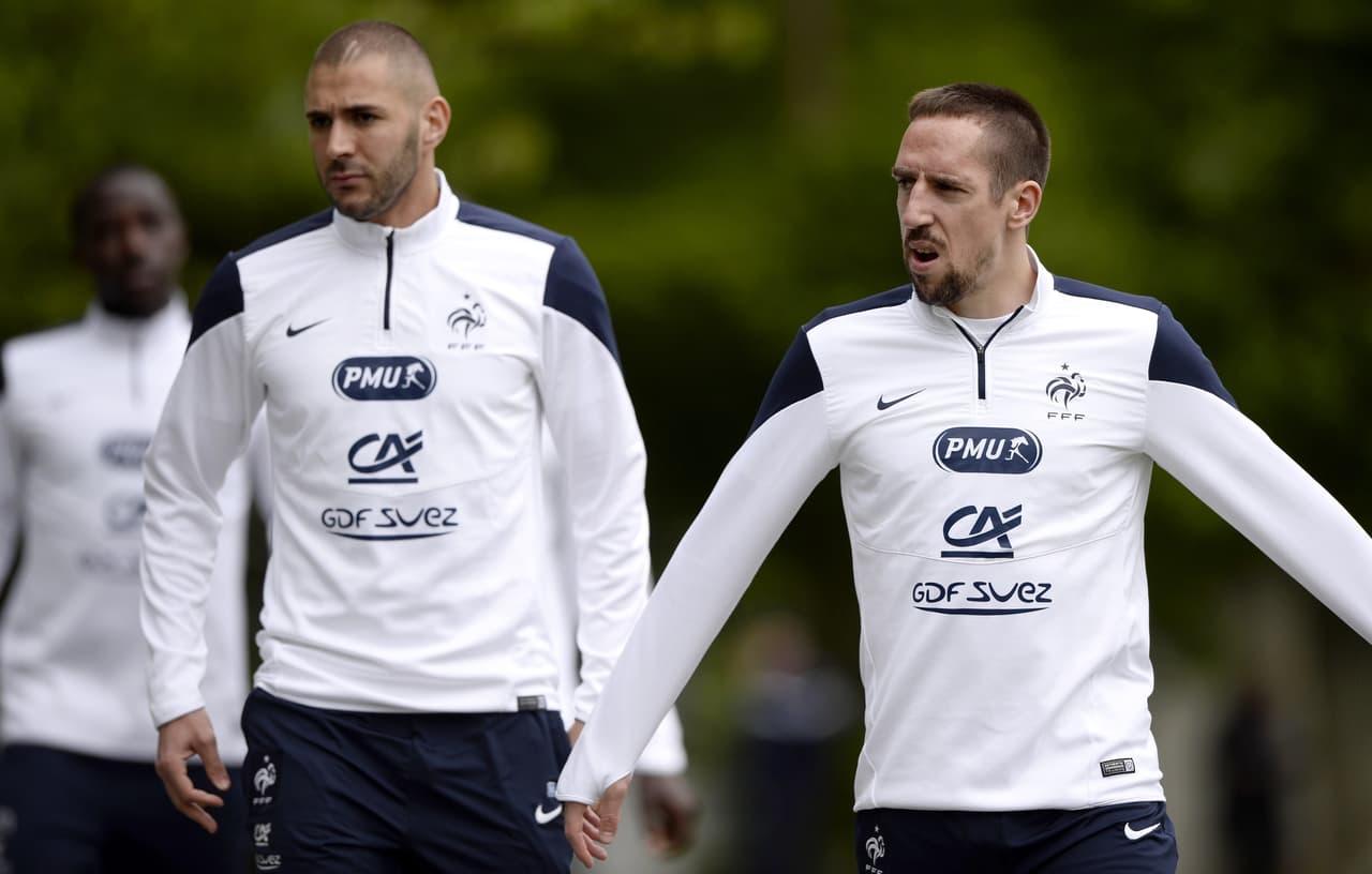 El primer escándalo en el que se ubicó a Benzema fue con la prostituta Zahira en el 2009. Karim y Ribery fueron acusados de haber tenido relaciones con la dama que en esas fechas era menor de edad.