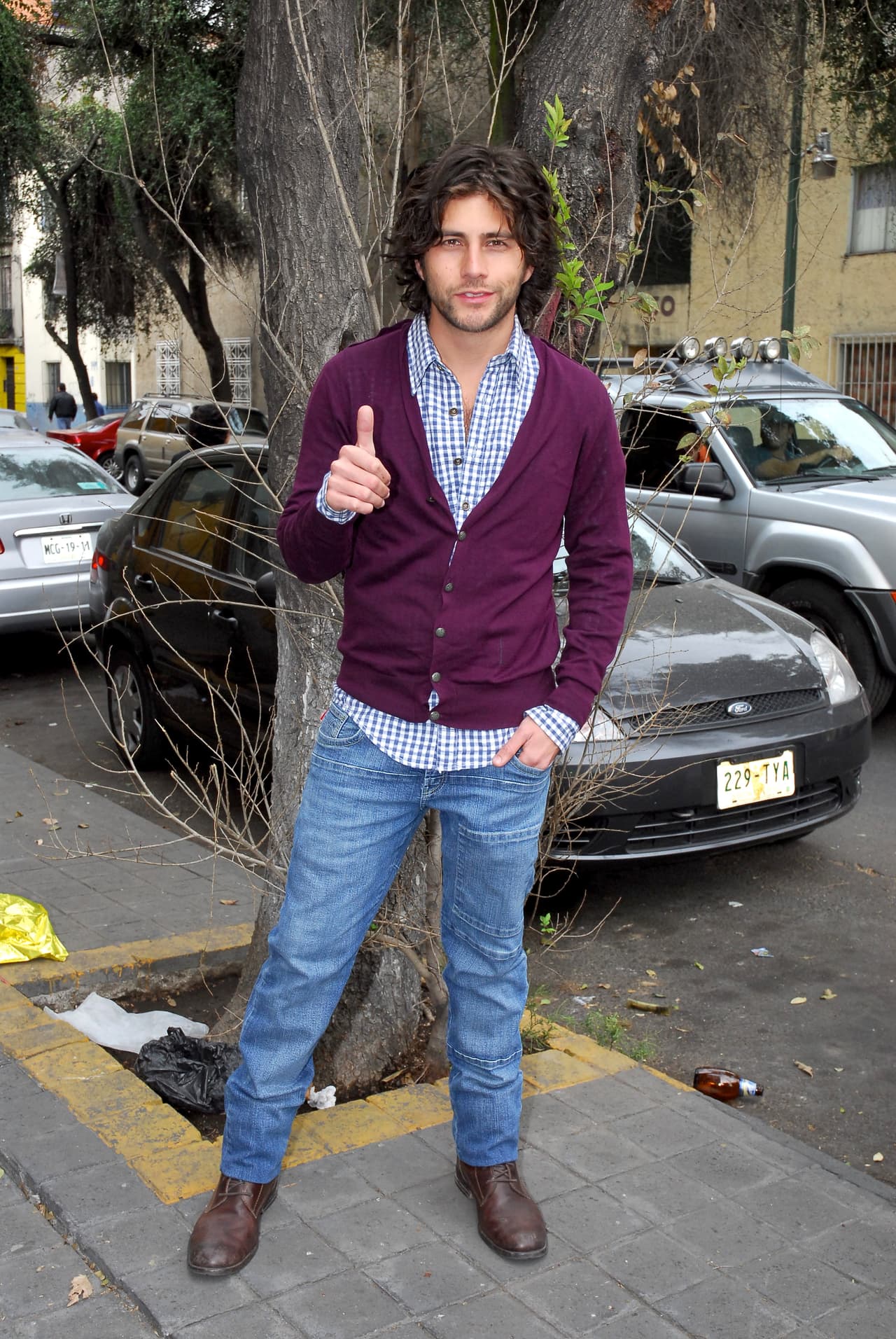 Fernando Noriega es egresado del Centro de Formación Actoral de TV Azteca, televisora en la que mayormente actuó entre el 2001 a 2009 gracias a telenovelas como 'Soñarás' y 'Amor en custodia'. 
<br>