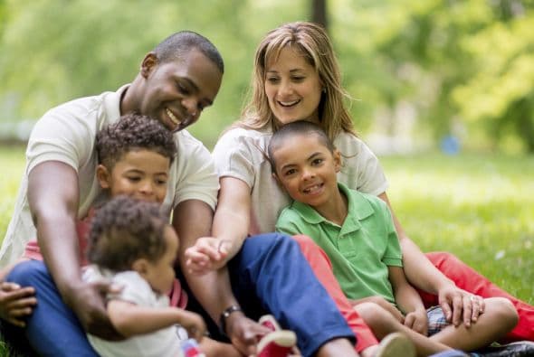 Sigue el consejo del sitio de la iniciativa Know Before You Go: conversa con los padres para averiguar las habilidades acuáticas de los niños, y verifica si necesitan un flotador o ‘special care’.