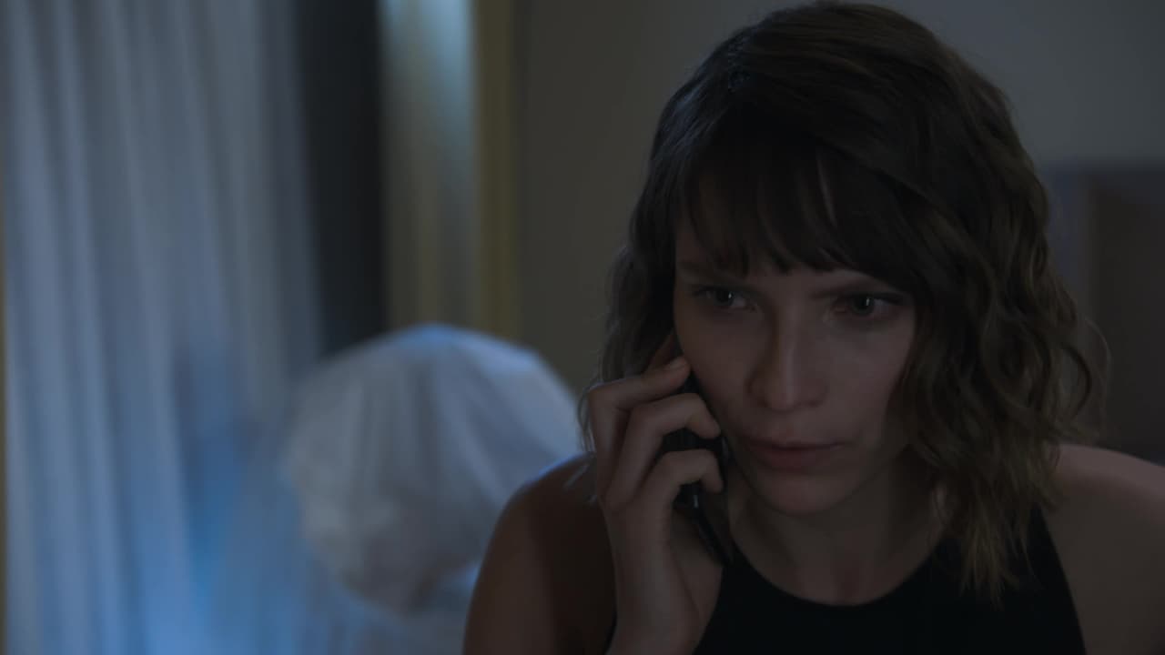 Como Alejandro Larios ha rechazado a Álvaro, este último decidió vengarse de él llamando a Leonora para decirle con quién se encontraba en ese momento su esposo.