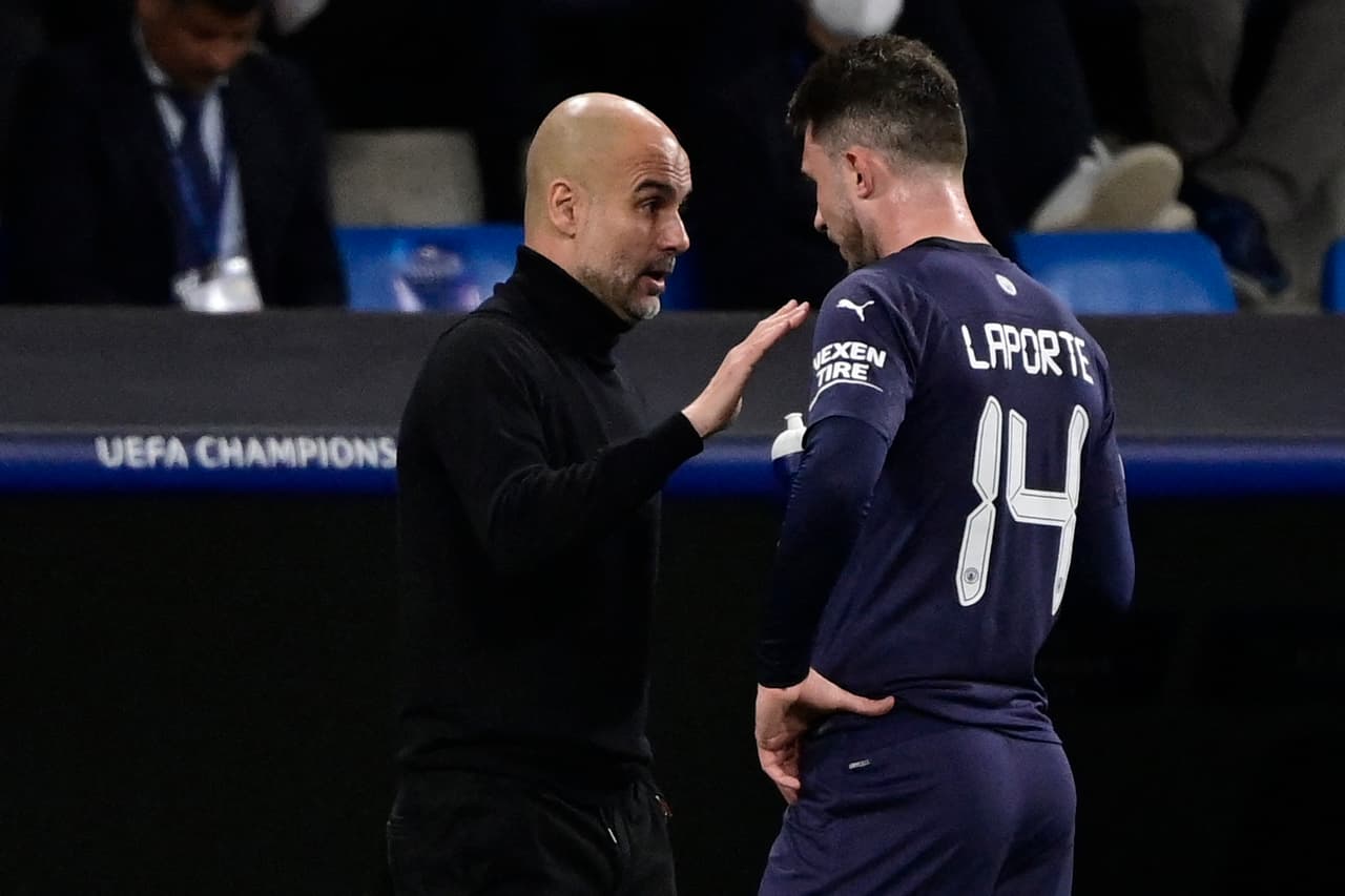 Josep Guardiola daba indicaciones en un partido que no se abría.
<br>