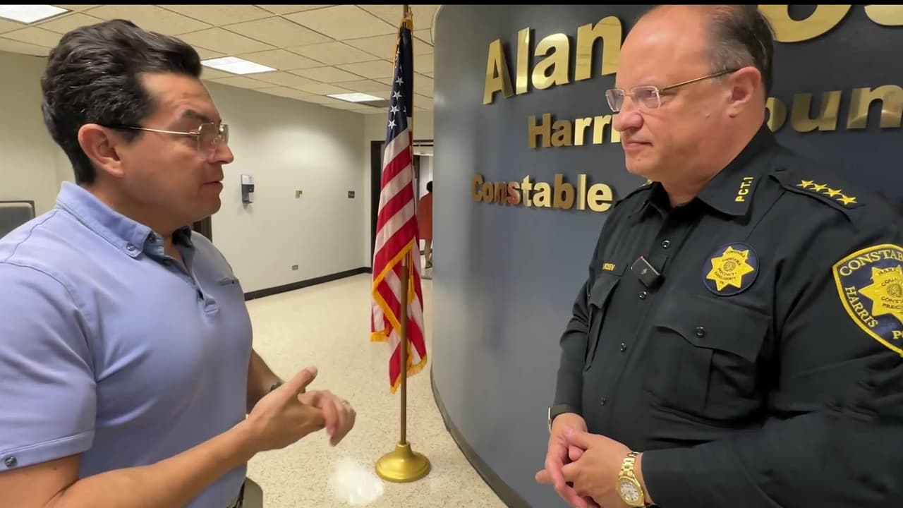 “Se los llevan, verifican que no tengan rastreo y los desarman o los cruzan”, explicó el jefe policial Alan Rosen.