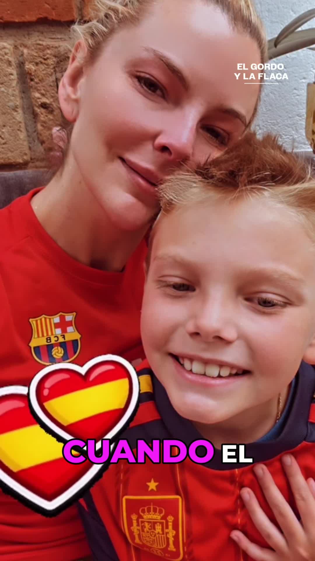 Marjorie de Sousa responde a críticas por la camiseta de España que usó su hijo