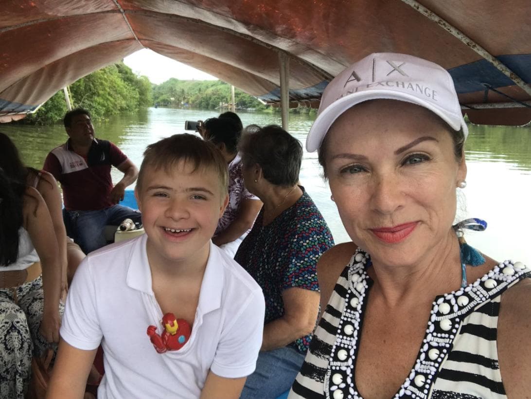 En varias entrevistas Calderón ha compartido lo complicado que fue aprender sobre la condición de su hijo, pues tiene síndrome de Down.
<br>