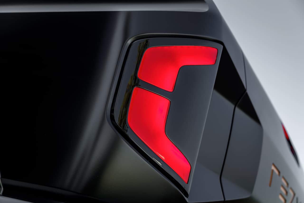 - 3.6L V6 285 HP
<br>
<br>