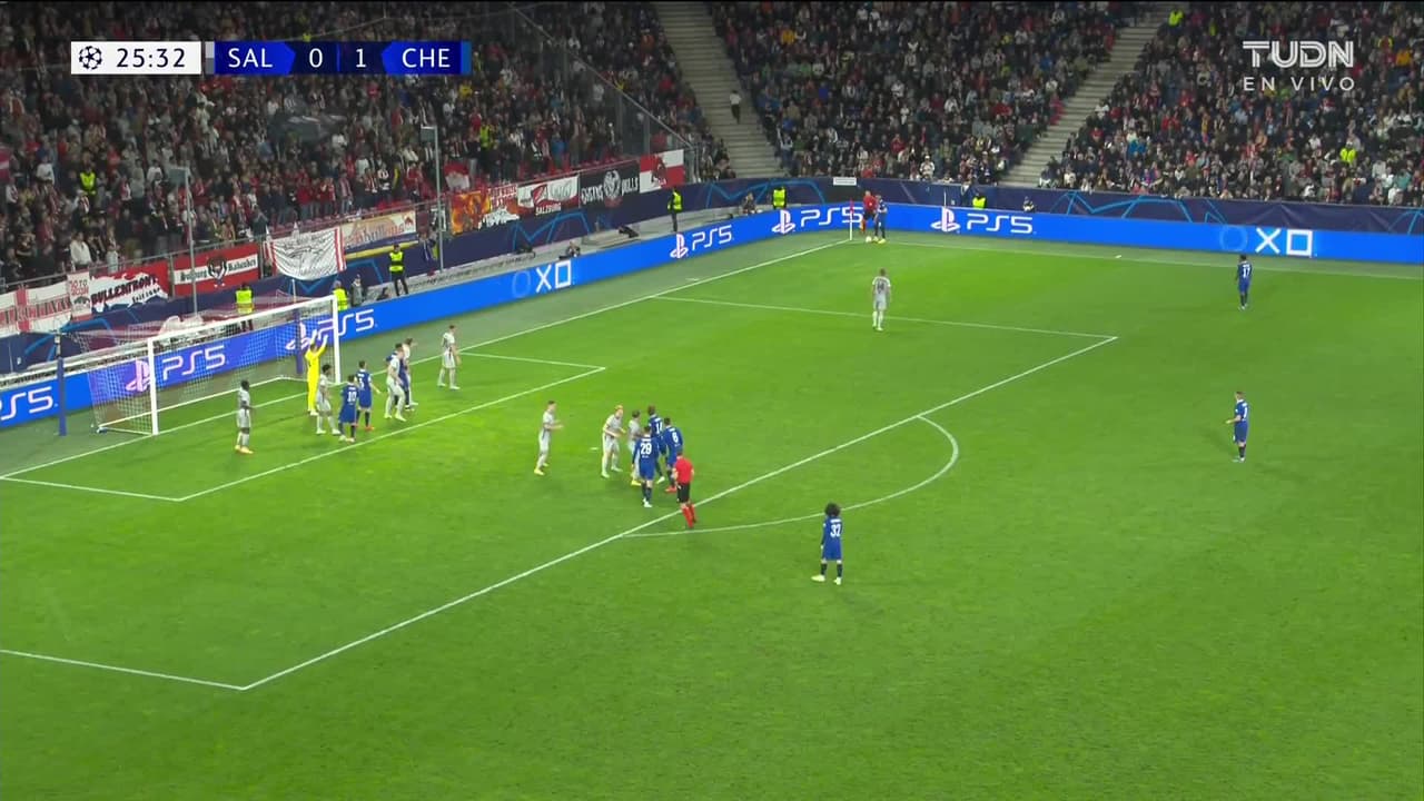 ¡TIRO ATAJADO! disparo por Pierre-Emerick Aubameyang.