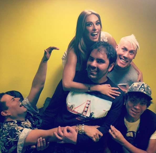 Cuando trabajas con tus amigos todo es felicidad.