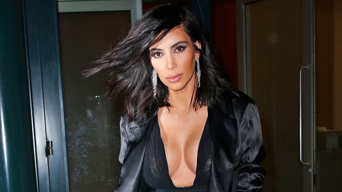 Kim Kardashian celebra con candente foto