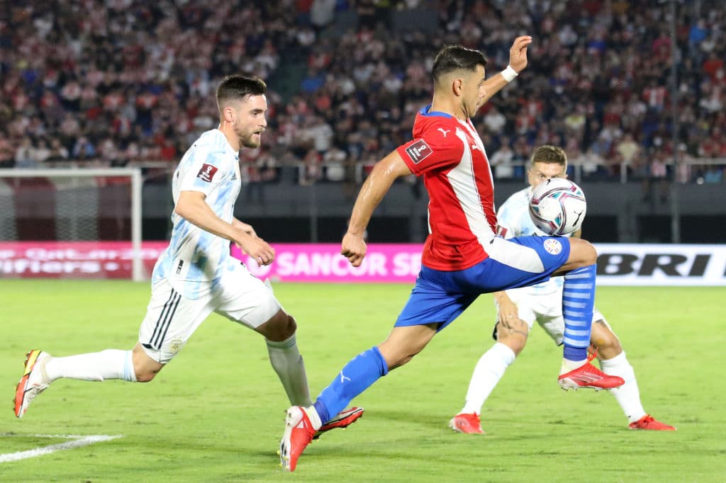 Argentina no logra batir las redes paraguayas y se conforman con el empate 0-0.