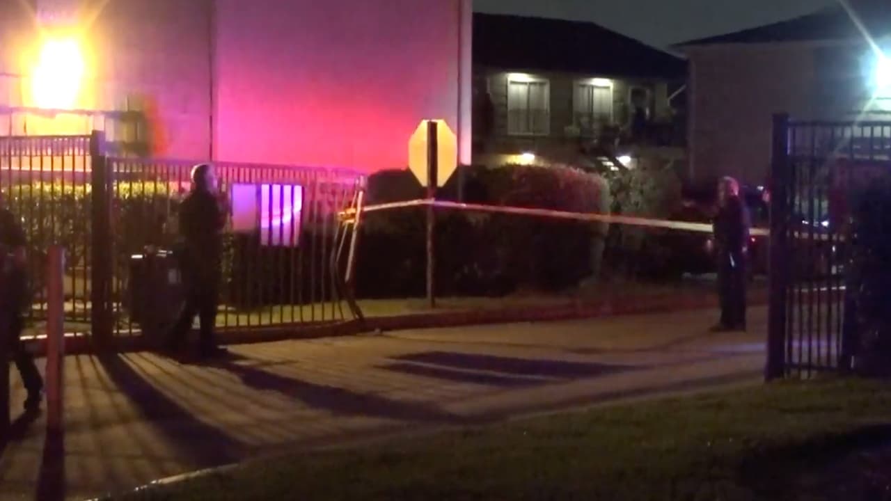 Autoridades de Houston investigan el tiroteo que dejó a tres adolescentes, de entre 12 y 16 años, con heridas de bala.