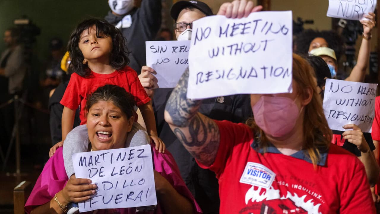 "Me siento usada por estos políticos": exigen renuncia a concejales de Los Ángeles involucrados en comentarios racistas