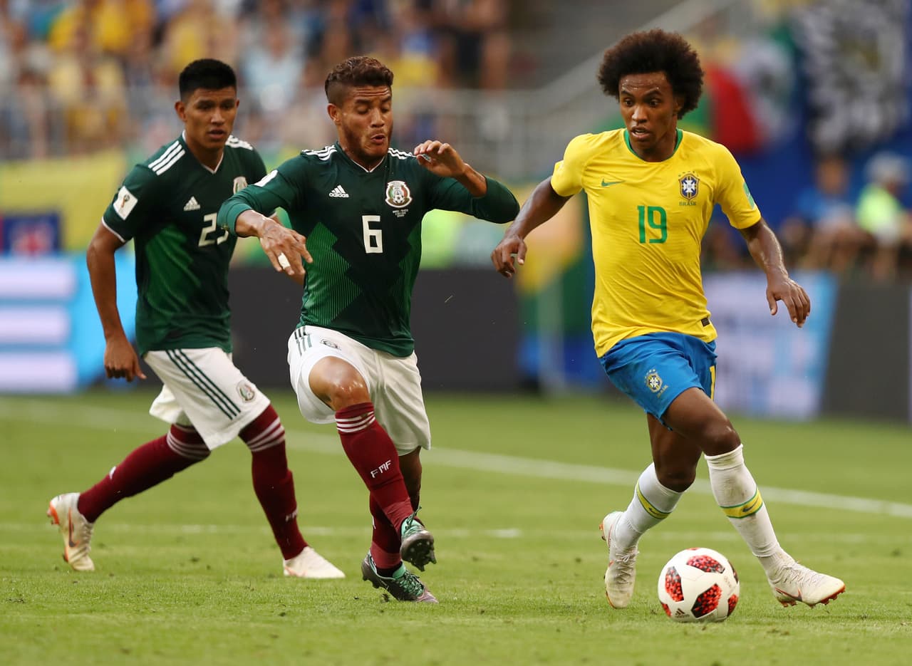 <b>Jonathan Dos Santos: </b>floja participación del jugador de Los Ángeles F.C. en su debut mundialista. Entró por Álvarez y le costó mucho manejar los hilos del Tri.