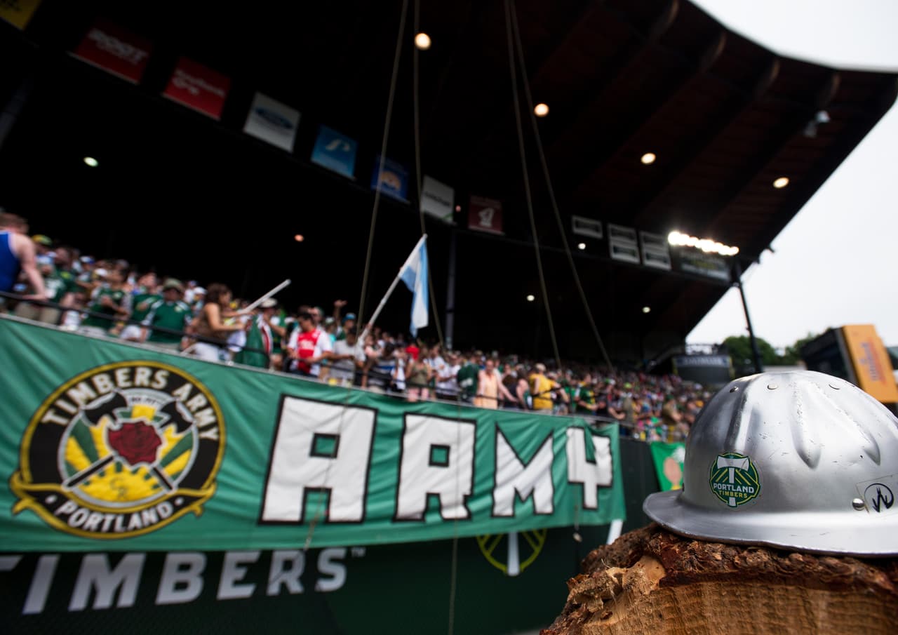 Los Timbers, al igual que sus odiados rivales los Sounders, son conocidos por su gran afición y por la tradición de cortar un trozo de árbol cada vez que el equipo anota un gol. Con su llegada en 2011, la rivalidad con los Sounders se convirtió en una de las mejores de la MLS, especialmente ahora que ambos clubes han ganado la MLS Cup. Timbers ganó en 2015 y Seattle en 2016.