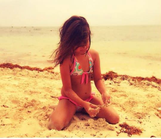 Michaella nació 1 años y 8 meses después que su hermana mayor.