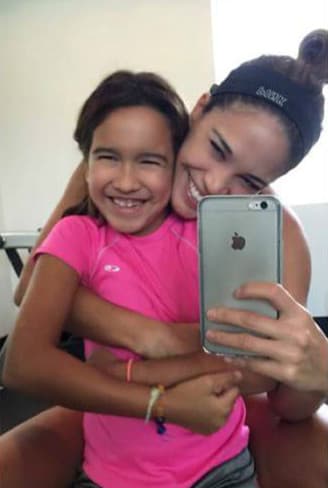 También les enseña a divertirse.