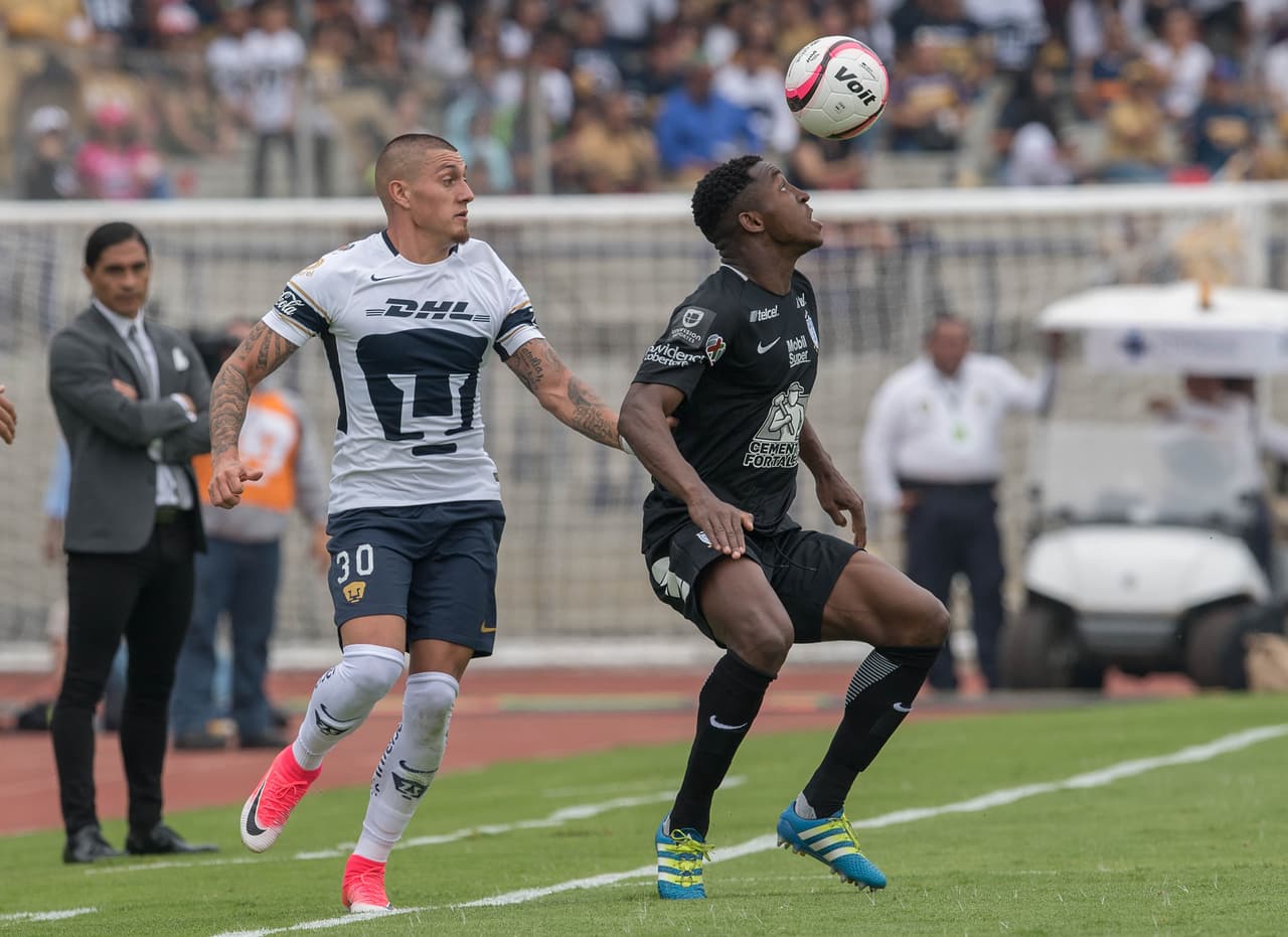 El primer aviso de los Tuzos llegó al minuto 10 y a partir de ahí acumularon al menos 3 jugadas de claro peligro sin que sus delanteros lograsen concretar.