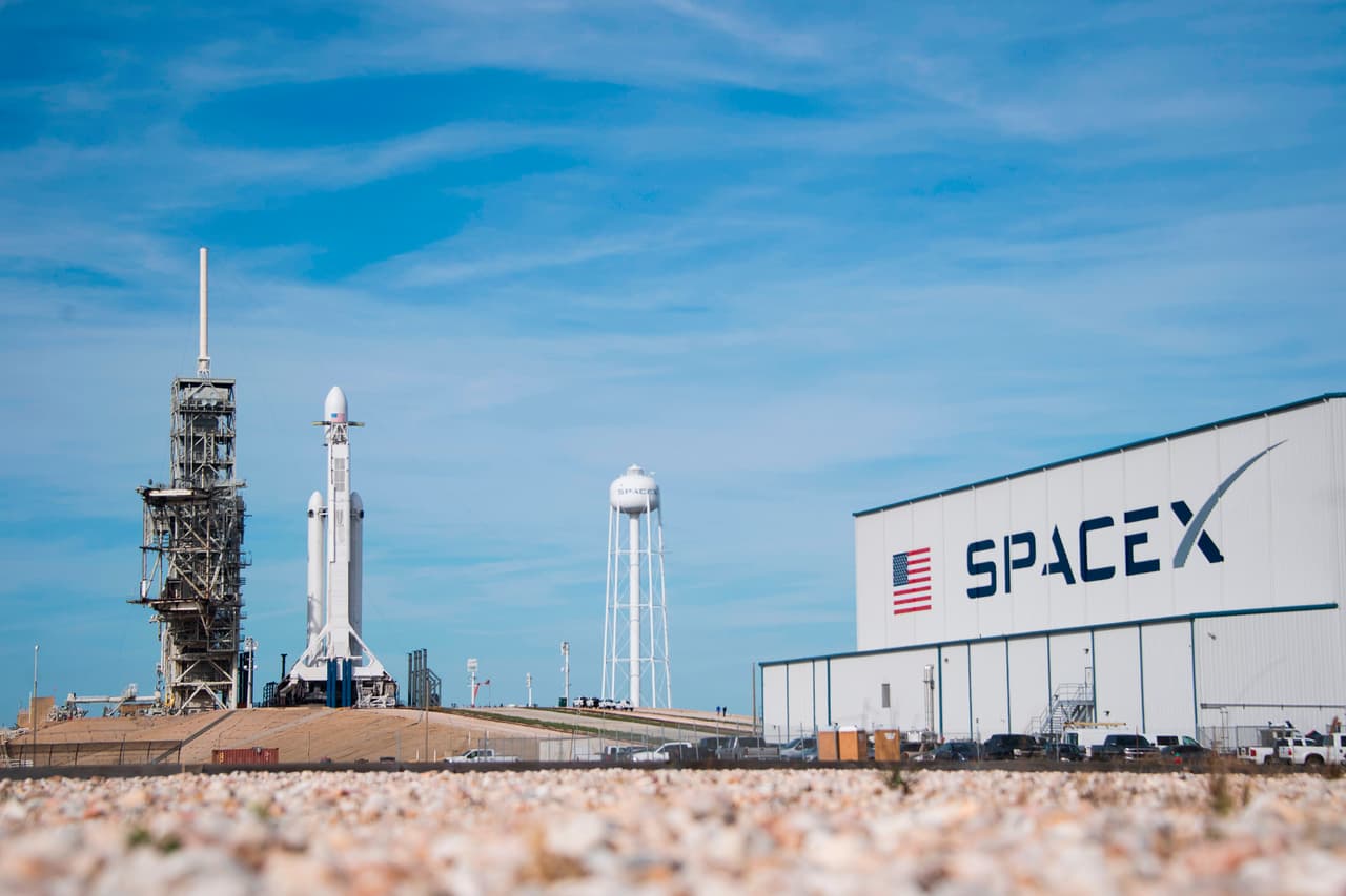 Al menos 132 trabajadores de SpaceX en California dan positivo a covid-19